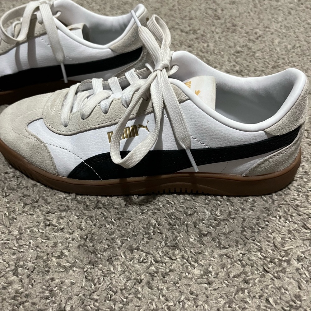 Puma Big Boys Size 5.5 in White with Black Formstrip and Tan Suede-Trim